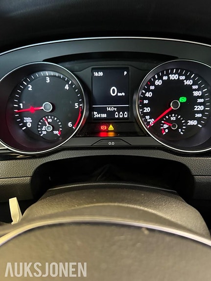 Volkswagen Passat 10 of 18
