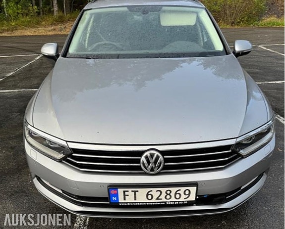 Volkswagen Passat 3 of 18