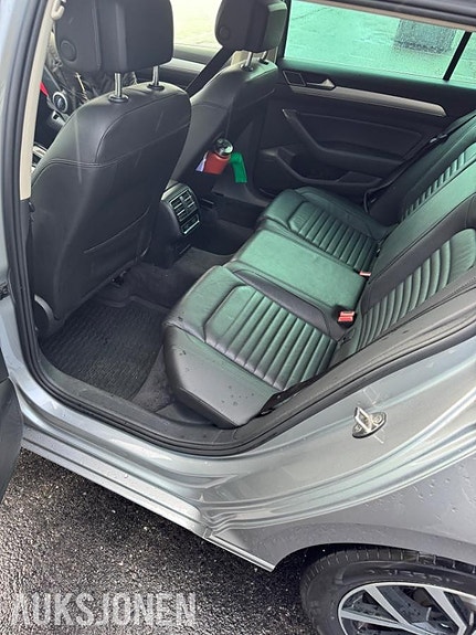 Volkswagen Passat 9 of 18