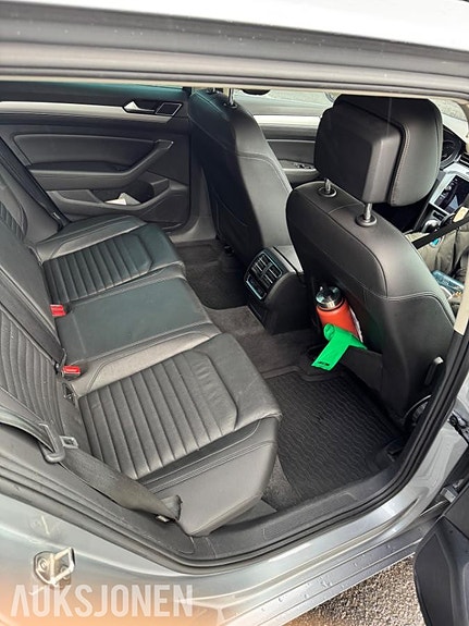 Volkswagen Passat 13 of 18