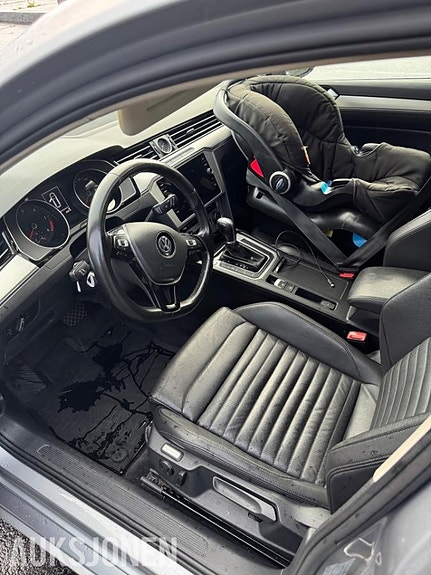 Volkswagen Passat 6 of 18