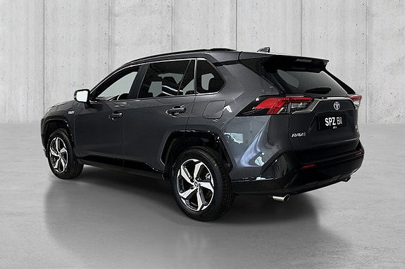 Toyota RAV4 6 of 15