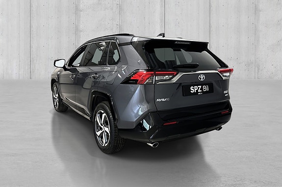 Toyota RAV4 3 of 15