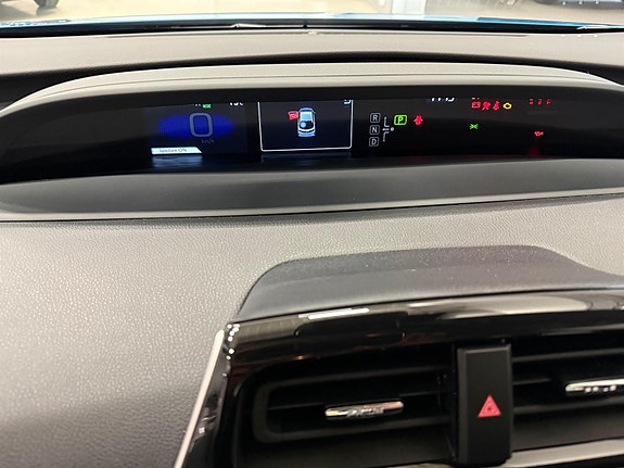 Toyota Prius Plug-in Hybrid 12 of 30