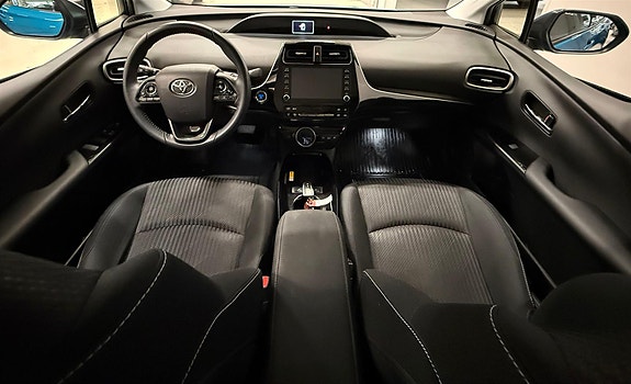 Toyota Prius Plug-in Hybrid 16 of 30