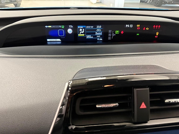 Toyota Prius Plug-in Hybrid 14 of 30