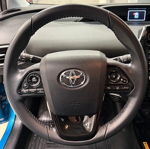 Toyota Prius Plug-in Hybrid 11 of 30