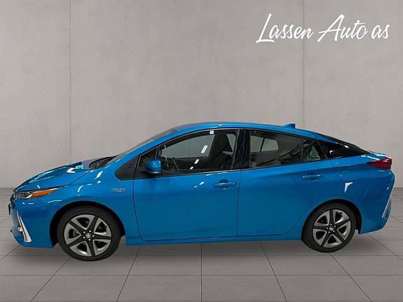 Toyota Prius Plug-in Hybrid 3 of 30