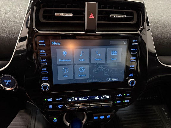 Toyota Prius Plug-in Hybrid 23 of 30