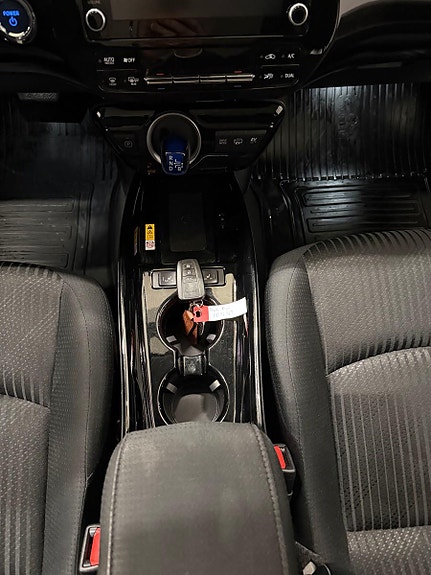 Toyota Prius Plug-in Hybrid 17 of 30