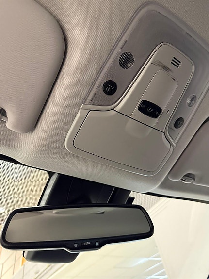 Toyota Prius Plug-in Hybrid 28 of 30