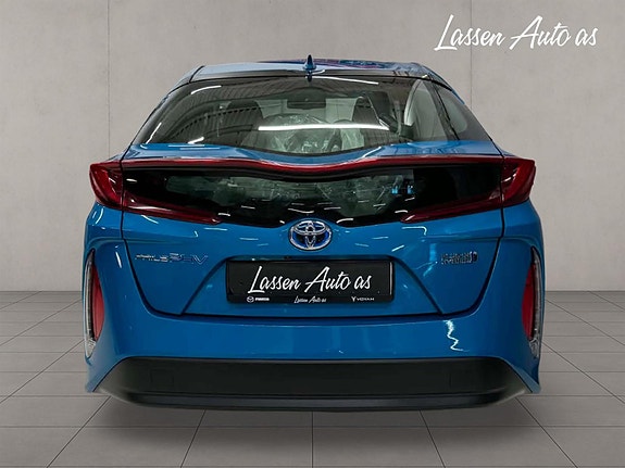 Toyota Prius Plug-in Hybrid 4 of 30
