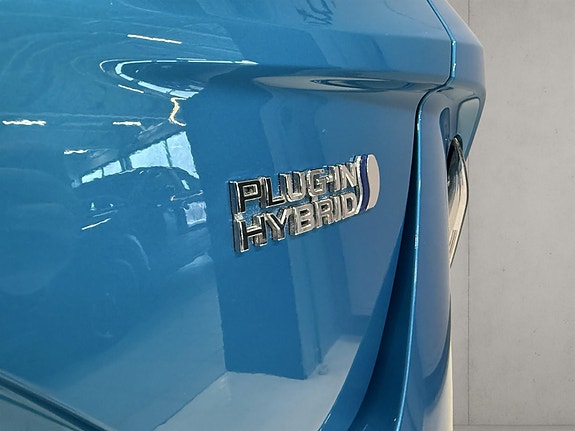 Toyota Prius Plug-in Hybrid 6 of 30