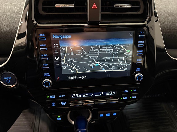 Toyota Prius Plug-in Hybrid 25 of 30