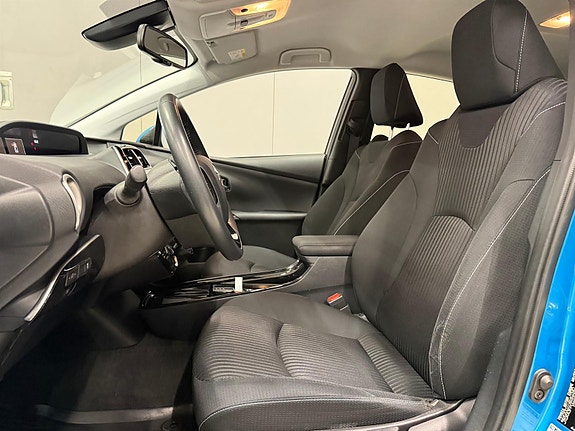 Toyota Prius Plug-in Hybrid 10 of 30