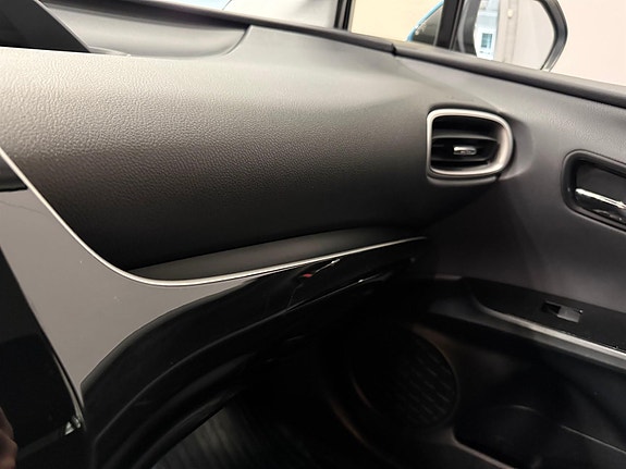 Toyota Prius Plug-in Hybrid 20 of 30