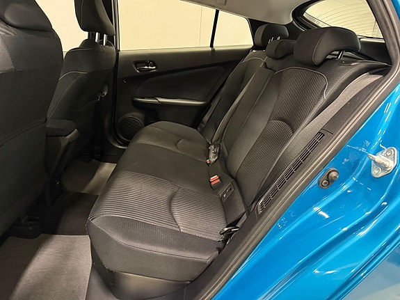 Toyota Prius Plug-in Hybrid 30 of 30