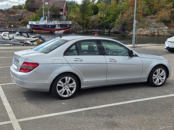 Mercedes-Benz C220 d 2 of 30