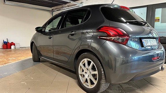 Peugeot 208 3 of 30