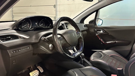 Peugeot 208 11 of 30