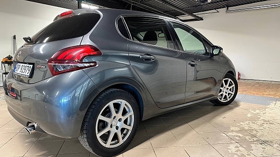 Peugeot 208 5 of 30