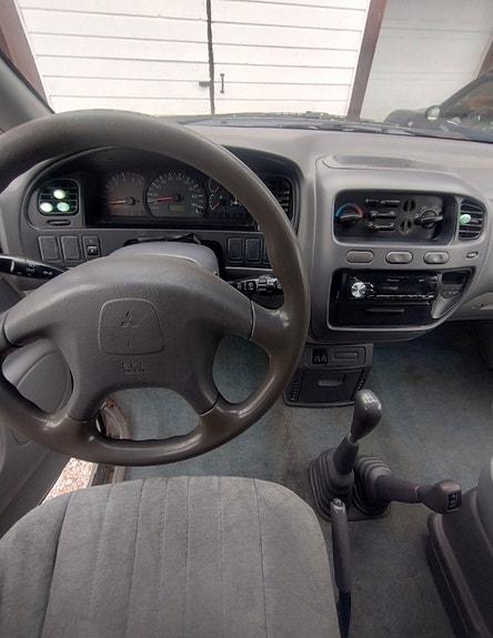 Mitsubishi L400 8 of 11