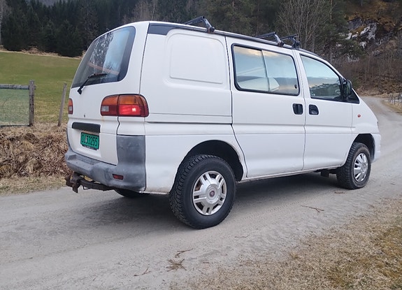 Mitsubishi L400 4 of 11