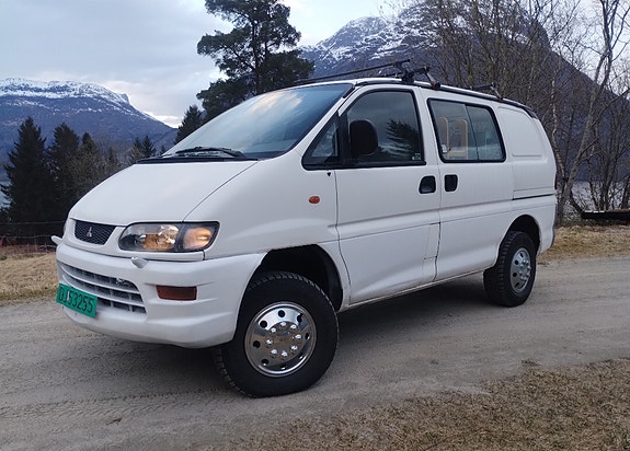 Mitsubishi L400 5 of 11