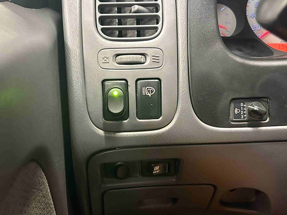 Nissan NP300 18 of 18