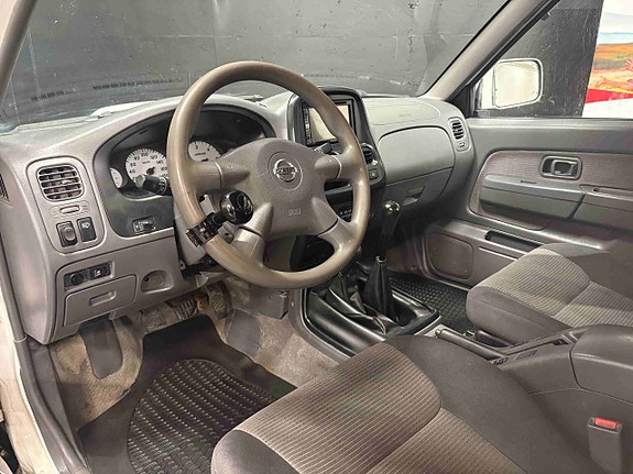 Nissan NP300 9 of 18