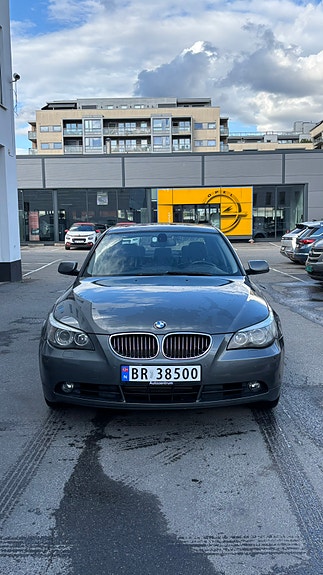 BMW 523i 5 of 12