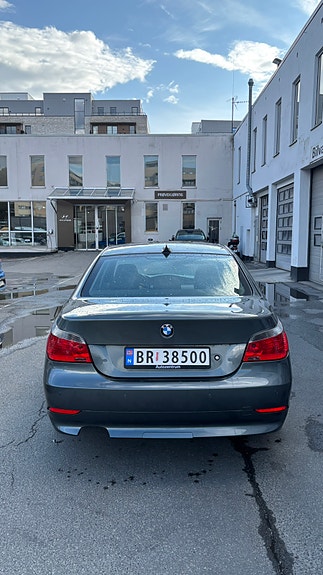 BMW 523i 8 of 12
