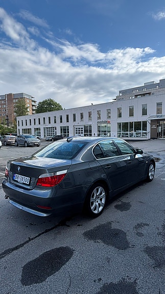 BMW 523i 7 of 12