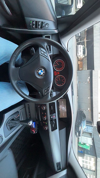 BMW 523i 3 of 12