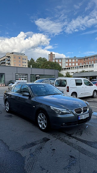 BMW 523i 6 of 12