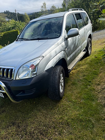Toyota Land Cruiser 3 of 5