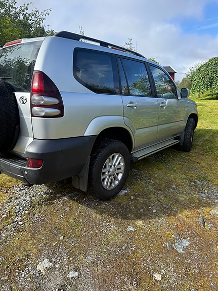 Toyota Land Cruiser 5 of 5