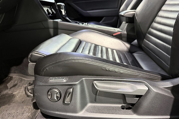 Volkswagen Passat 14 of 23