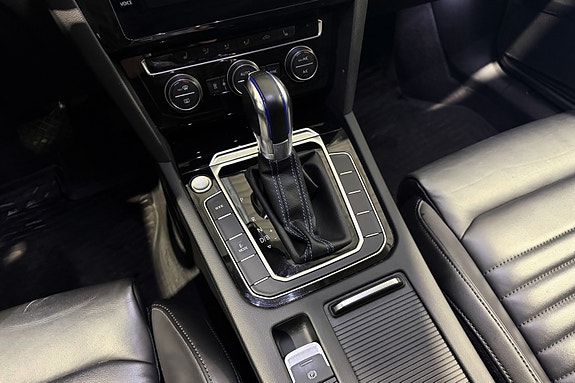 Volkswagen Passat 13 of 23