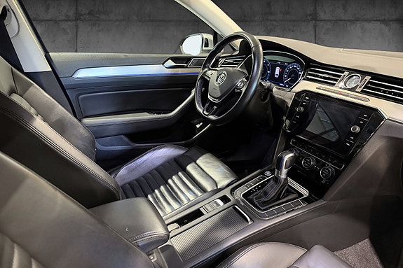 Volkswagen Passat 10 of 23