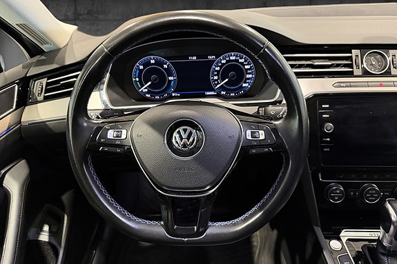 Volkswagen Passat 12 of 23