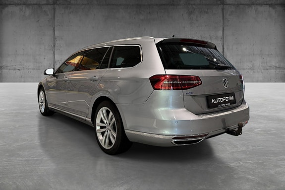 Volkswagen Passat 7 of 23