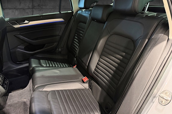Volkswagen Passat 15 of 23