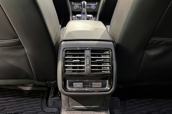 Volkswagen Passat 16 of 23