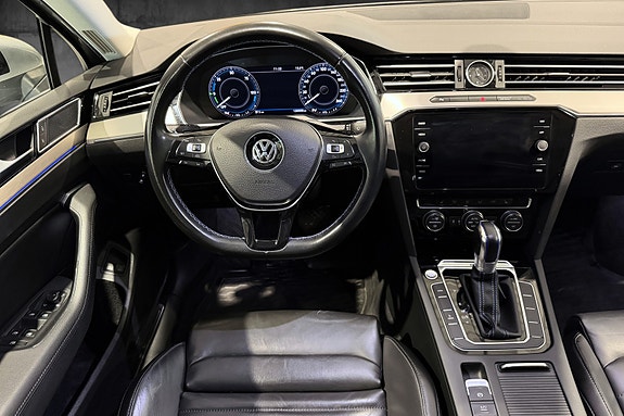 Volkswagen Passat 11 of 23