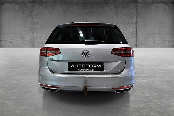 Volkswagen Passat 6 of 23
