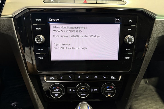 Volkswagen Passat 22 of 23