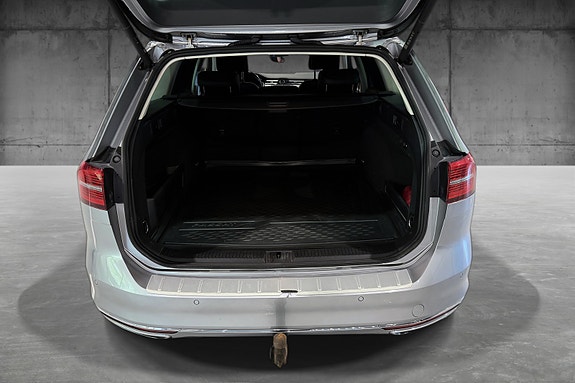 Volkswagen Passat 18 of 23
