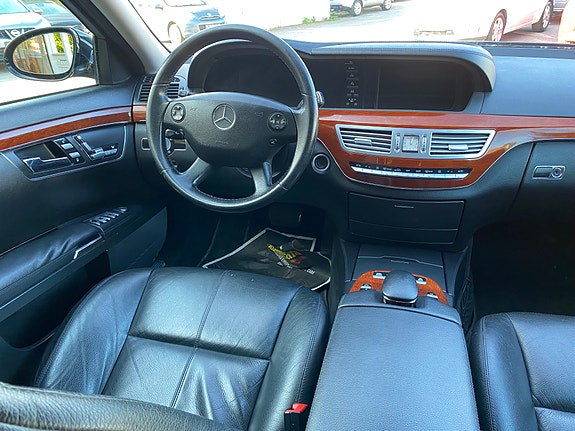 Mercedes-Benz S320 11 of 22
