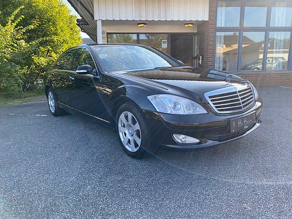 Mercedes-Benz S320 8 of 22